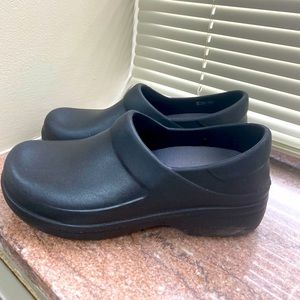 Croc work shoes. Excellent for nursing or waitresses. Worn 5 times.